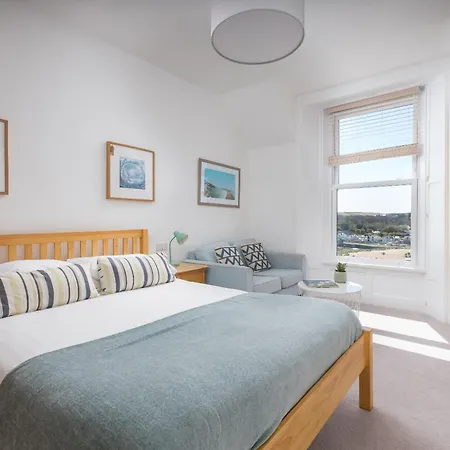 Guest house The Edgcumbe & Deck Restaurant 4*